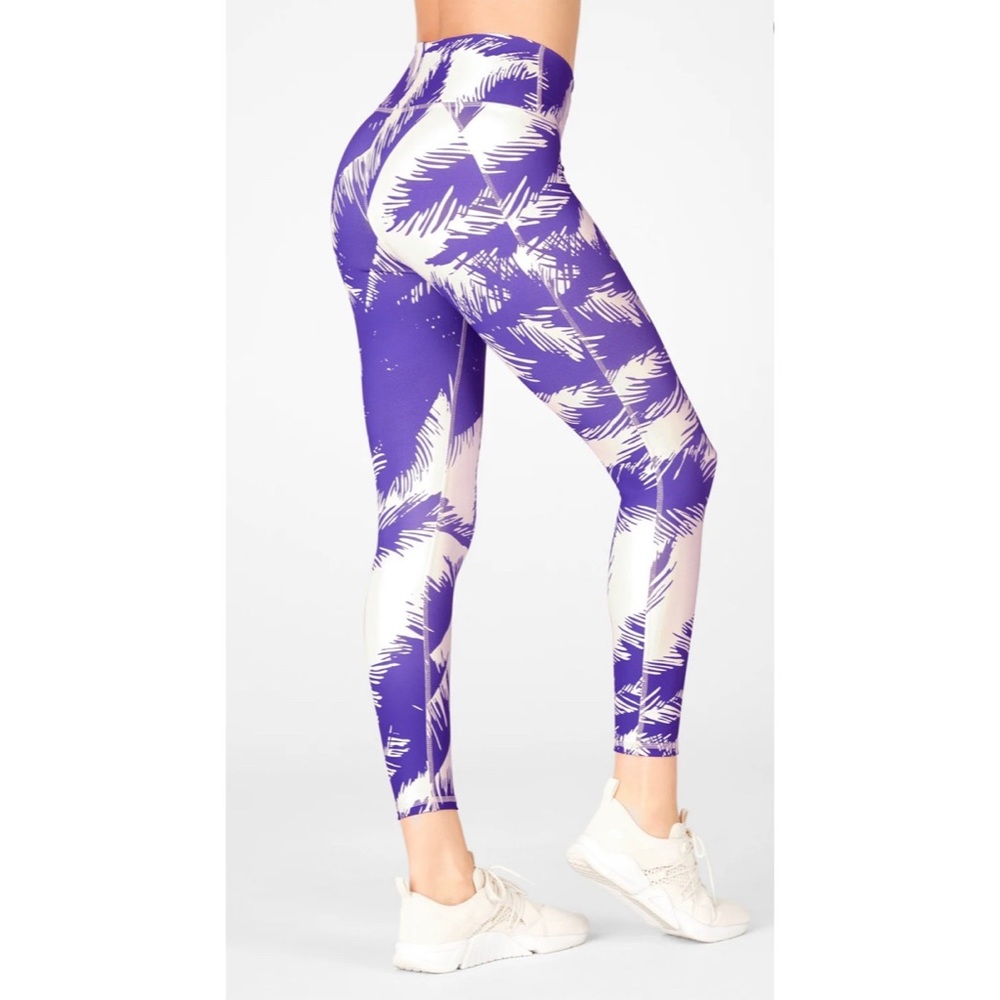EUC Worn Once Women’s Fabletics Printed HR PureLuxe 7/8 Leggings